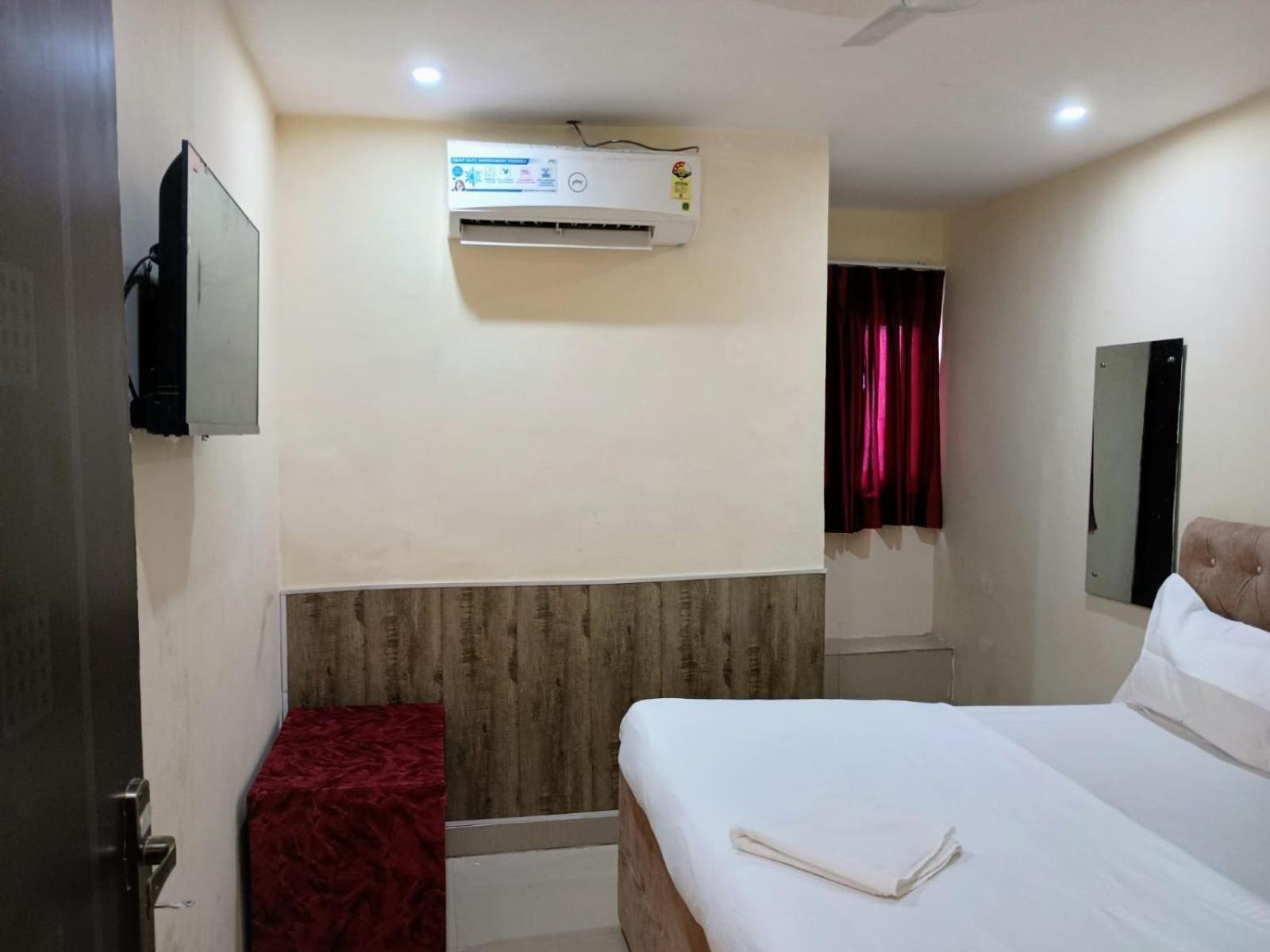 Budget Friendly Metro Regency Lakhnau Kültér fotó